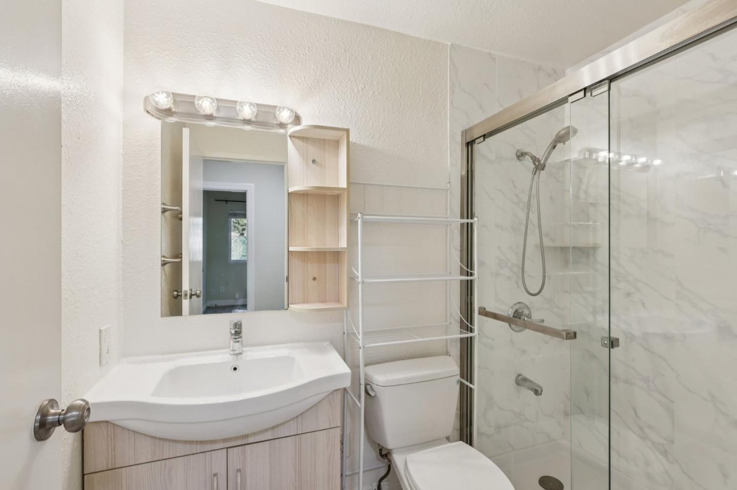 Detail Gallery Image 3 of 33 For 370 Imperial Way #118,  Daly City,  CA 94015 - 1 Beds | 1 Baths