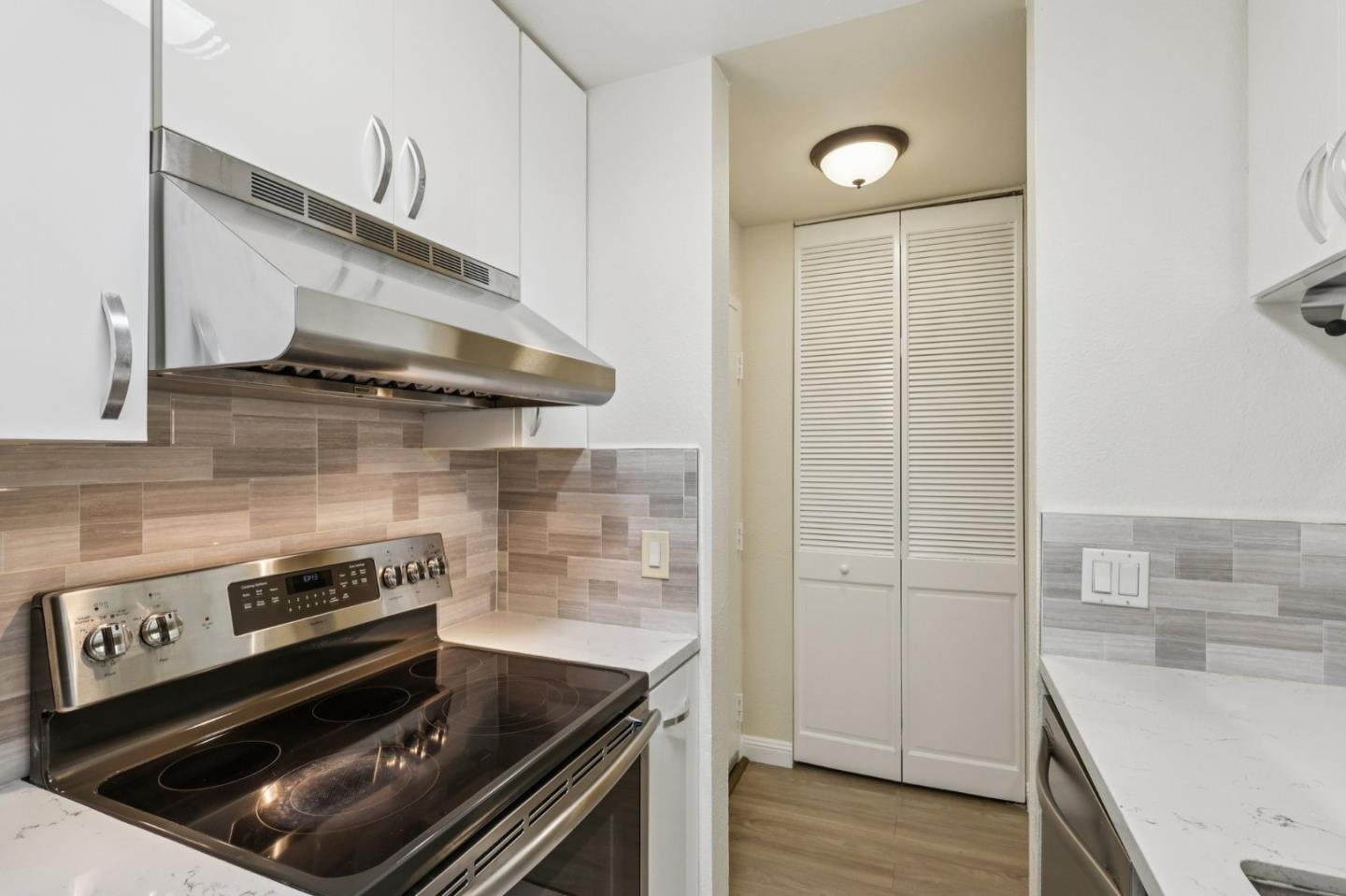 Detail Gallery Image 4 of 33 For 370 Imperial Way #118,  Daly City,  CA 94015 - 1 Beds | 1 Baths