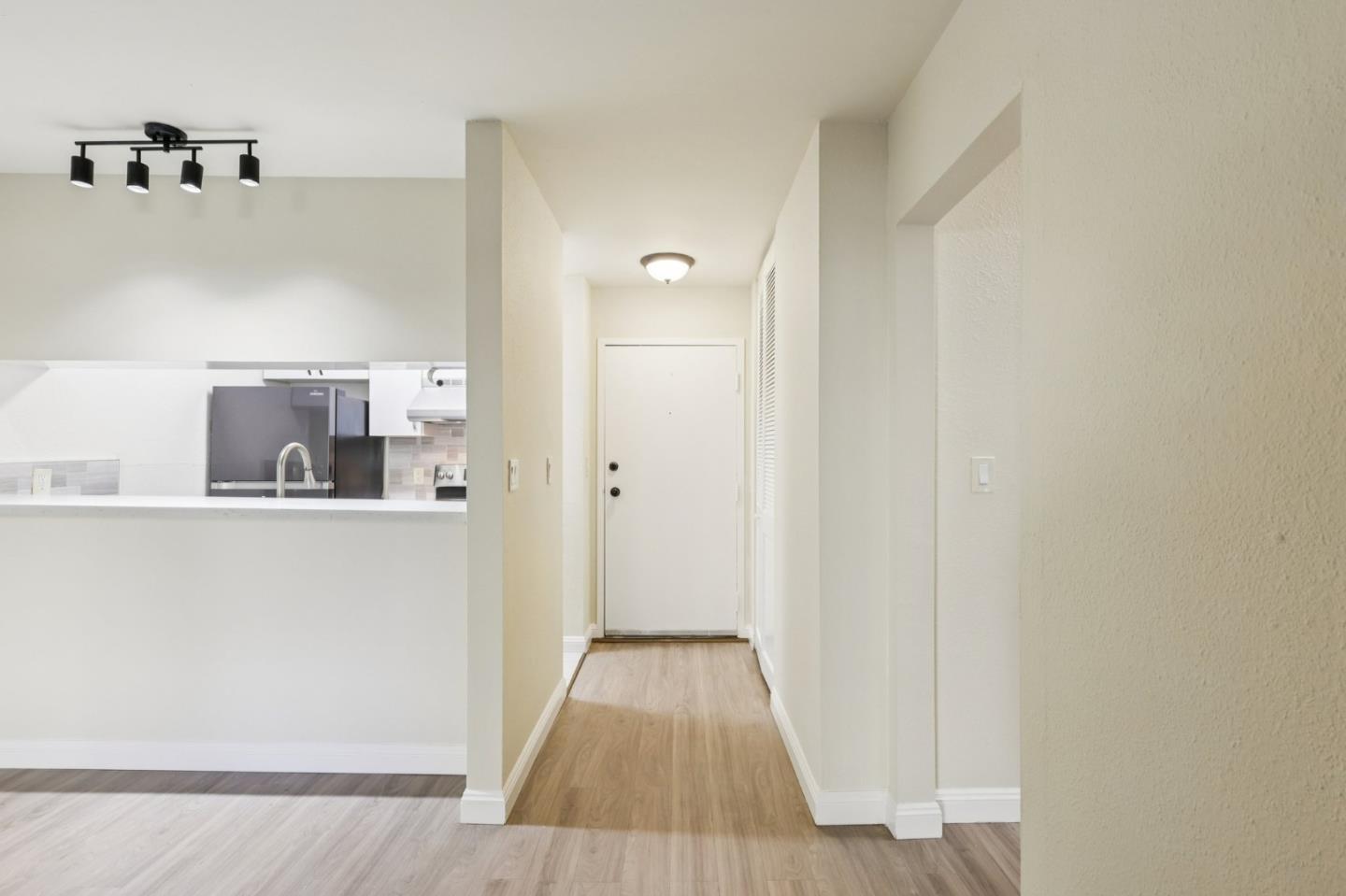 Detail Gallery Image 5 of 33 For 370 Imperial Way #118,  Daly City,  CA 94015 - 1 Beds | 1 Baths