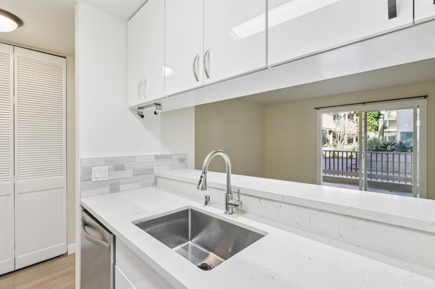 Detail Gallery Image 6 of 33 For 370 Imperial Way #118,  Daly City,  CA 94015 - 1 Beds | 1 Baths