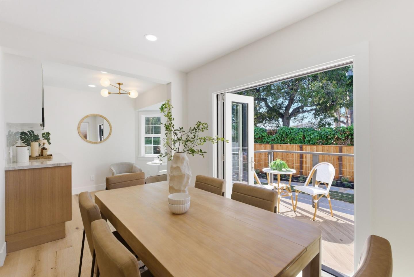 Detail Gallery Image 10 of 45 For 1516 Cortez Ave, Burlingame,  CA 94010 - 5 Beds | 4/1 Baths