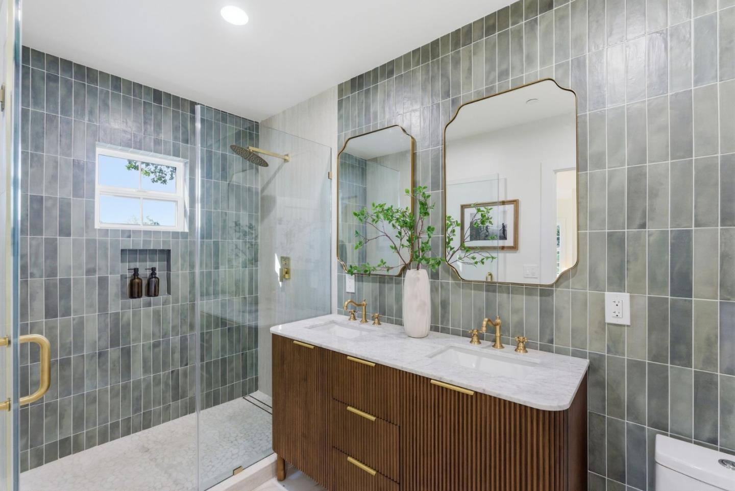 Detail Gallery Image 17 of 45 For 1516 Cortez Ave, Burlingame,  CA 94010 - 5 Beds | 4/1 Baths