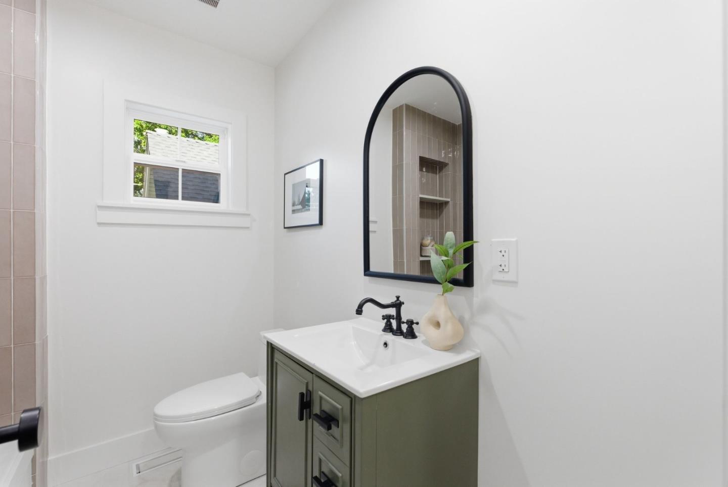 Detail Gallery Image 18 of 45 For 1516 Cortez Ave, Burlingame,  CA 94010 - 5 Beds | 4/1 Baths