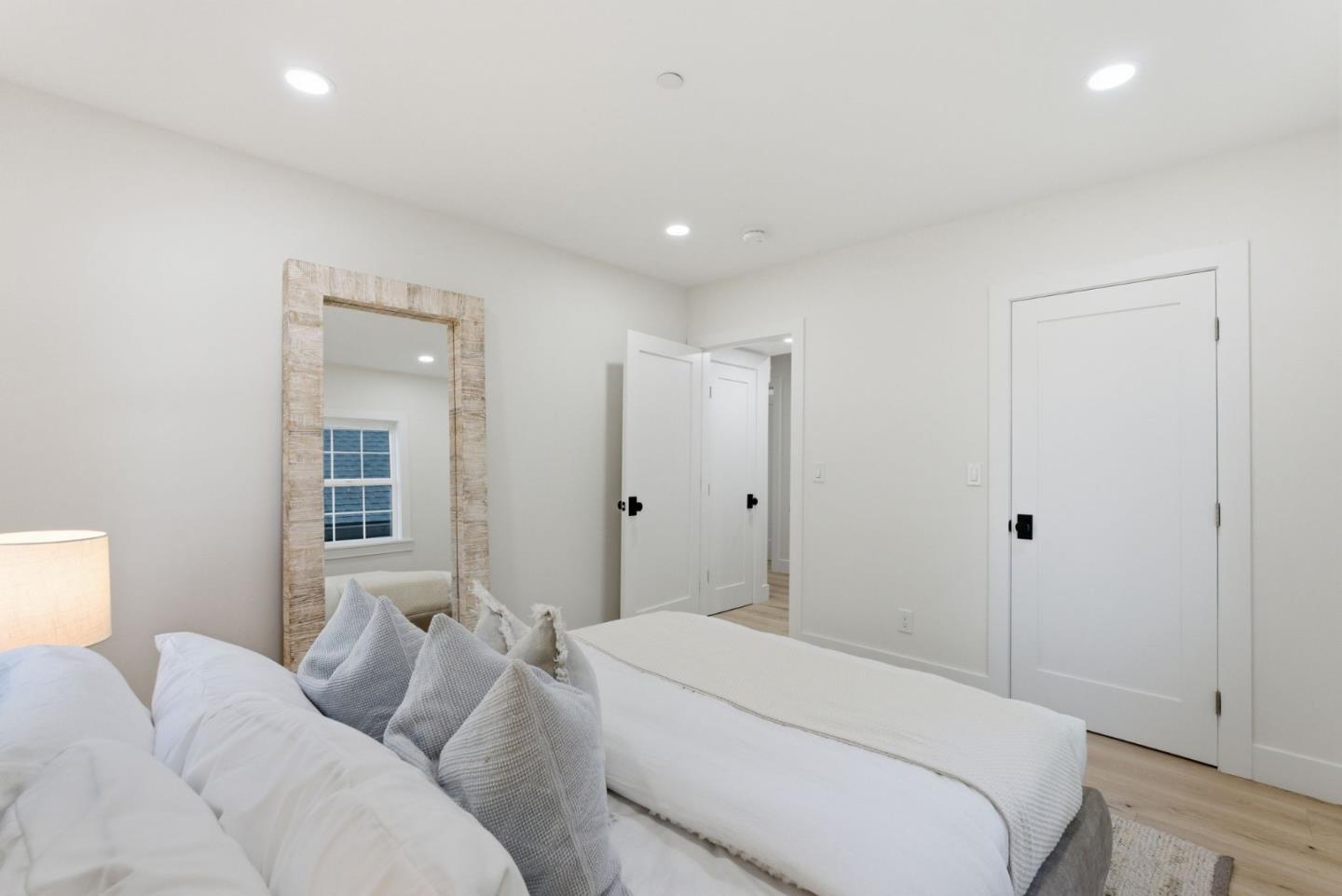 Detail Gallery Image 22 of 45 For 1516 Cortez Ave, Burlingame,  CA 94010 - 5 Beds | 4/1 Baths