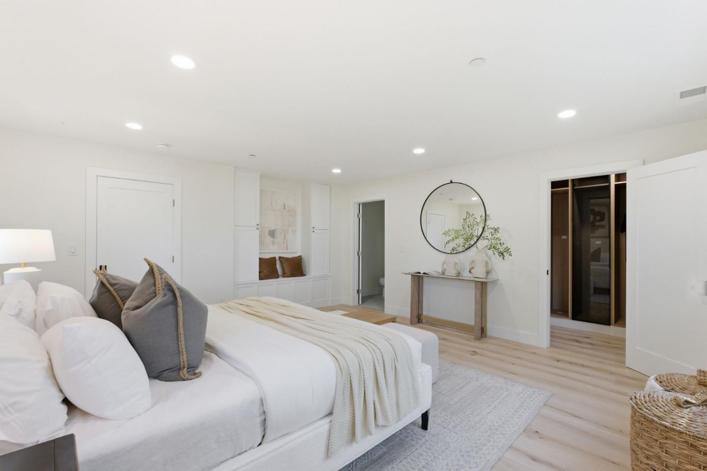 Detail Gallery Image 25 of 45 For 1516 Cortez Ave, Burlingame,  CA 94010 - 5 Beds | 4/1 Baths