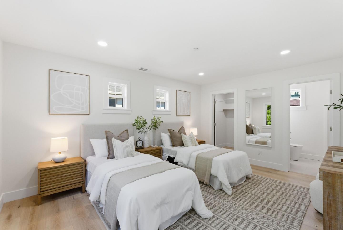 Detail Gallery Image 28 of 45 For 1516 Cortez Ave, Burlingame,  CA 94010 - 5 Beds | 4/1 Baths