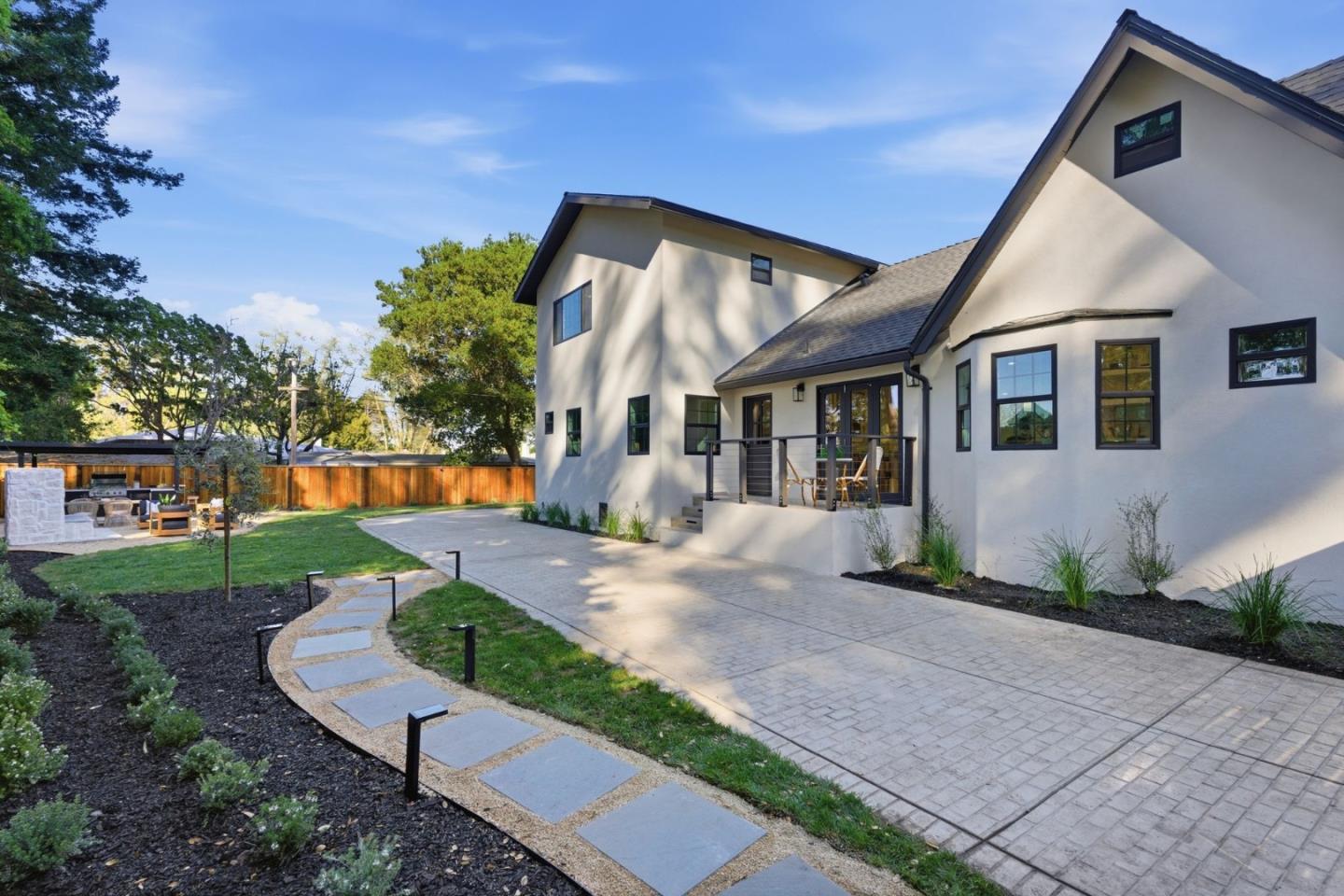 Detail Gallery Image 31 of 45 For 1516 Cortez Ave, Burlingame,  CA 94010 - 5 Beds | 4/1 Baths