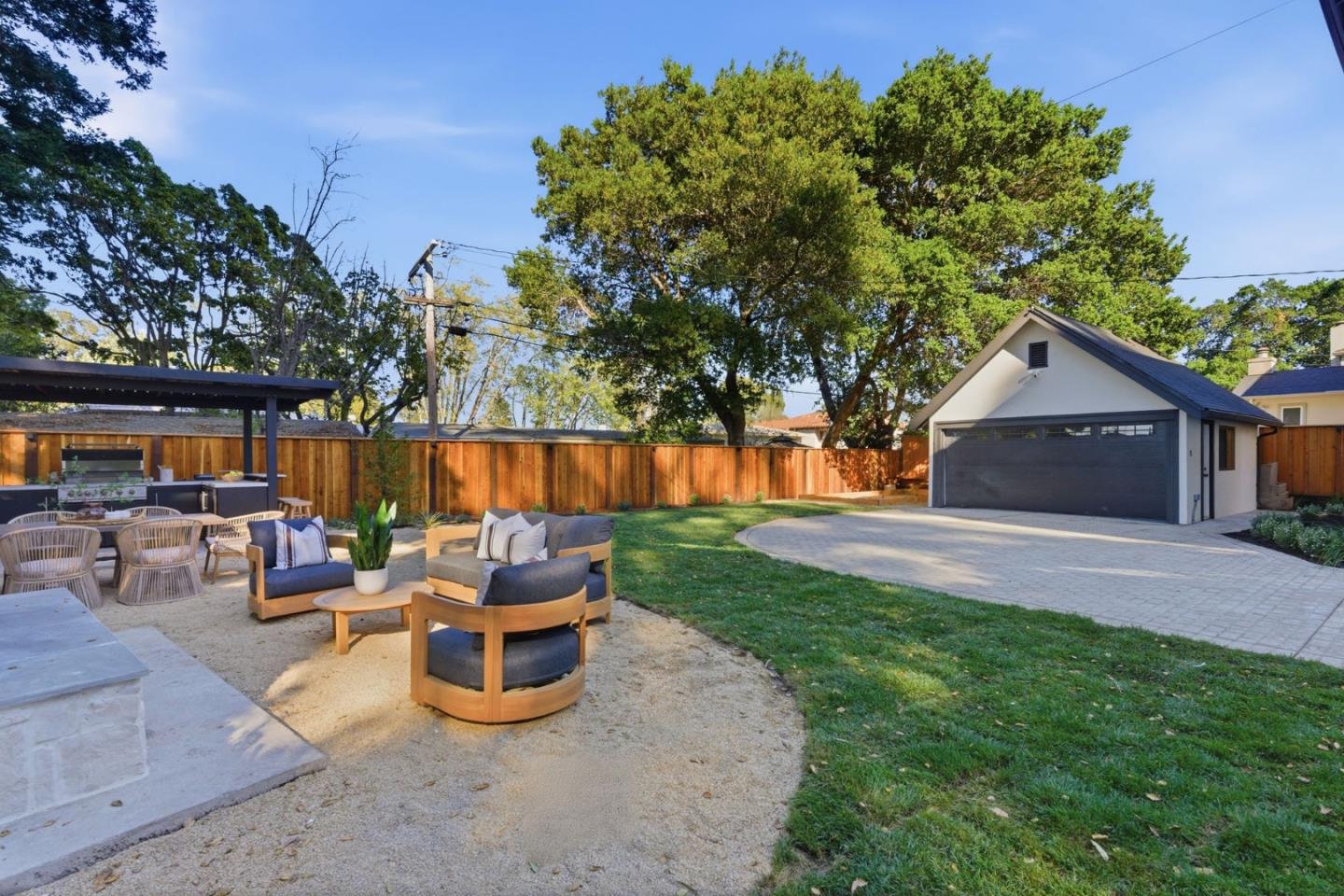 Detail Gallery Image 33 of 45 For 1516 Cortez Ave, Burlingame,  CA 94010 - 5 Beds | 4/1 Baths