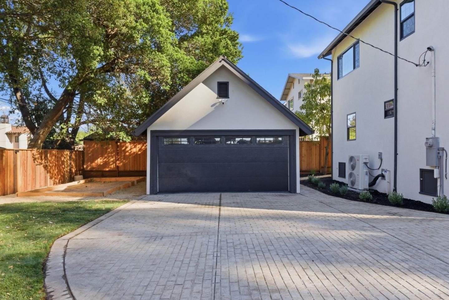 Detail Gallery Image 36 of 45 For 1516 Cortez Ave, Burlingame,  CA 94010 - 5 Beds | 4/1 Baths