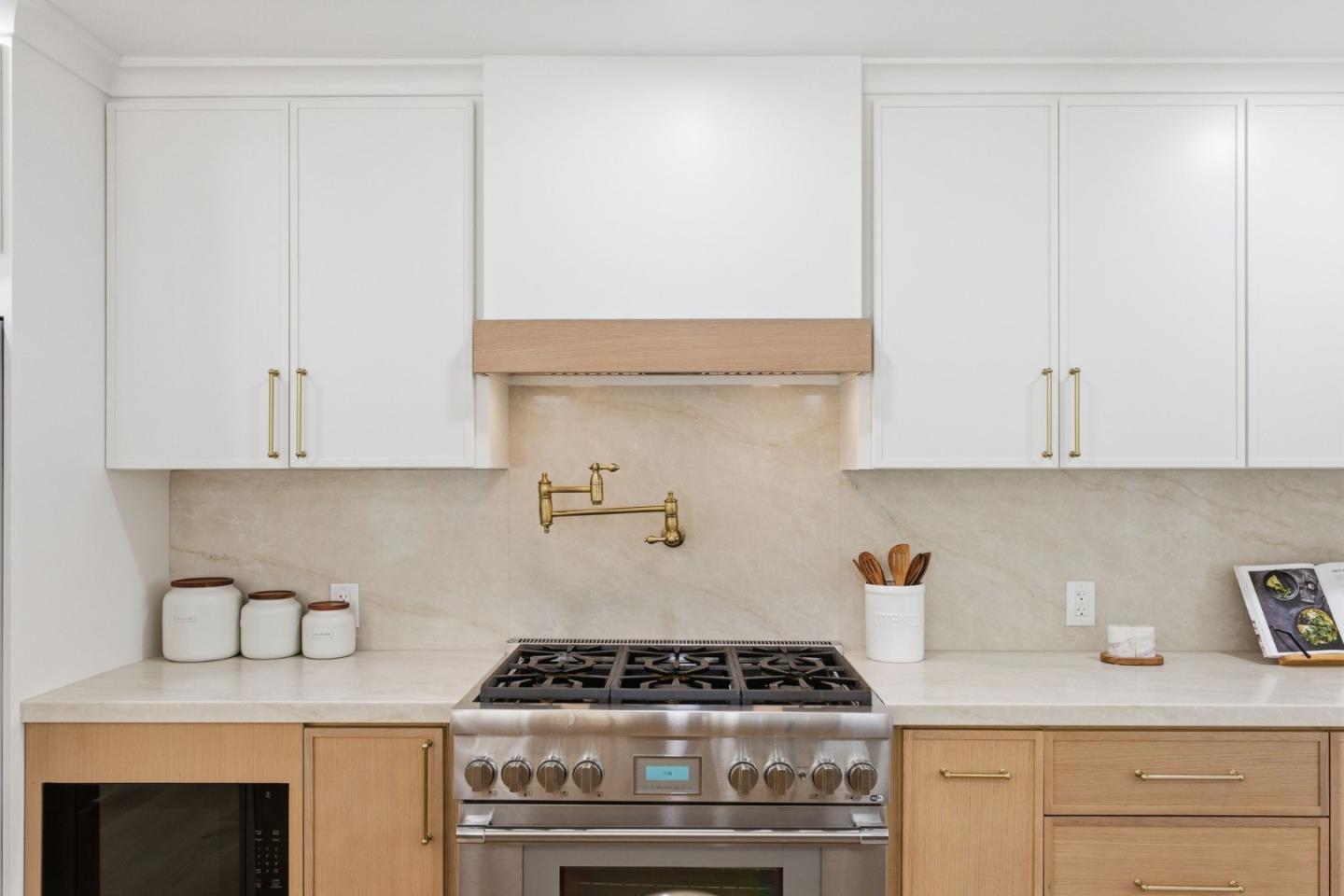 Detail Gallery Image 8 of 45 For 1516 Cortez Ave, Burlingame,  CA 94010 - 5 Beds | 4/1 Baths