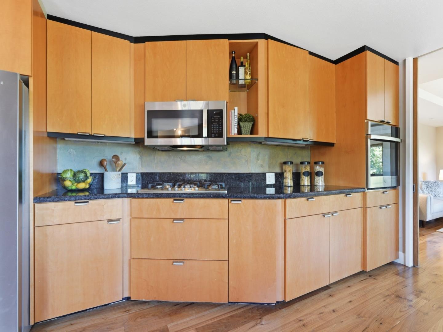 Detail Gallery Image 12 of 41 For 5666 Arboretum Dr, Los Altos,  CA 94024 - 3 Beds | 2/1 Baths