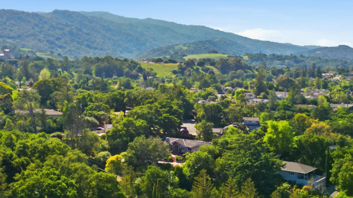 Detail Gallery Image 2 of 41 For 5666 Arboretum Dr, Los Altos,  CA 94024 - 3 Beds | 2/1 Baths