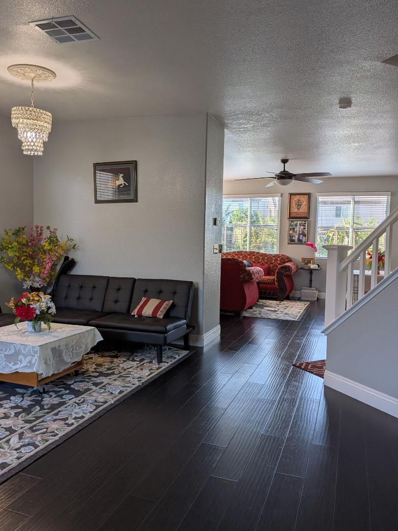 Detail Gallery Image 4 of 15 For 2517 Jayden Way, Stockton,  CA 95212 - 4 Beds | 2/1 Baths