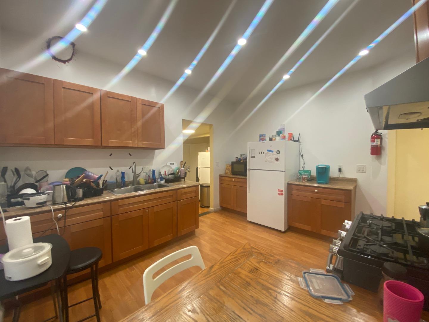 Detail Gallery Image 10 of 18 For 621 S 6th St, San Jose,  CA 95112 - – Beds | – Baths