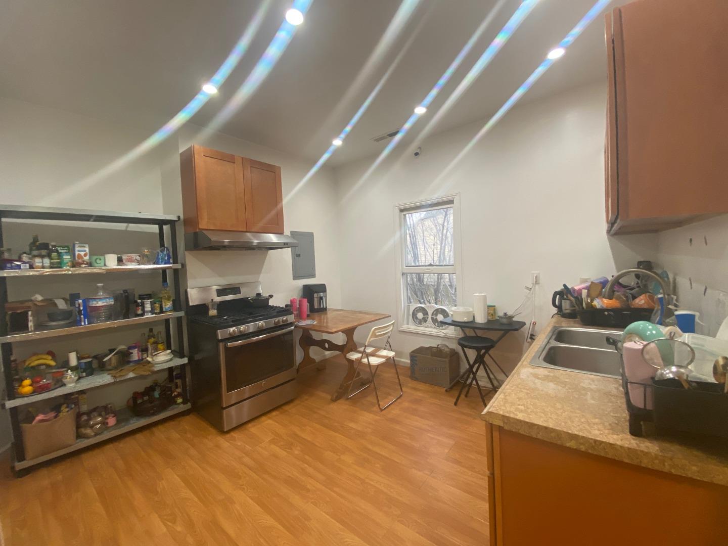 Detail Gallery Image 9 of 18 For 621 S 6th St, San Jose,  CA 95112 - – Beds | – Baths