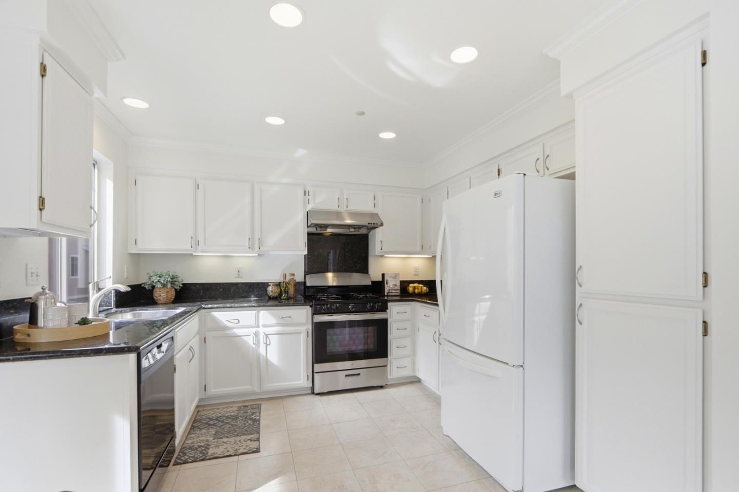 Detail Gallery Image 14 of 67 For 1007 Vardin Ter, Fremont,  CA 94536 - 3 Beds | 2/1 Baths