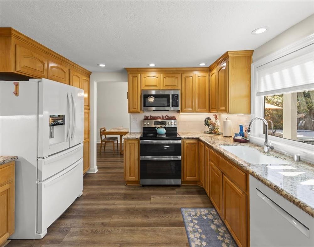 Detail Gallery Image 5 of 34 For 616 Brenda Lee Dr, San Jose,  CA 95123 - 4 Beds | 2/1 Baths