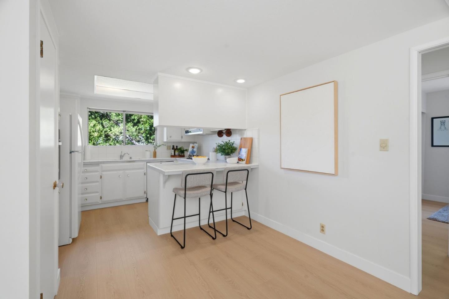 Detail Gallery Image 12 of 34 For 6128 Rainbow Dr, San Jose,  CA 95129 - 8 Beds | 3 Baths