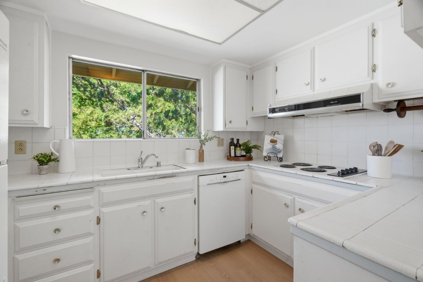 Detail Gallery Image 13 of 34 For 6128 Rainbow Dr, San Jose,  CA 95129 - 8 Beds | 3 Baths