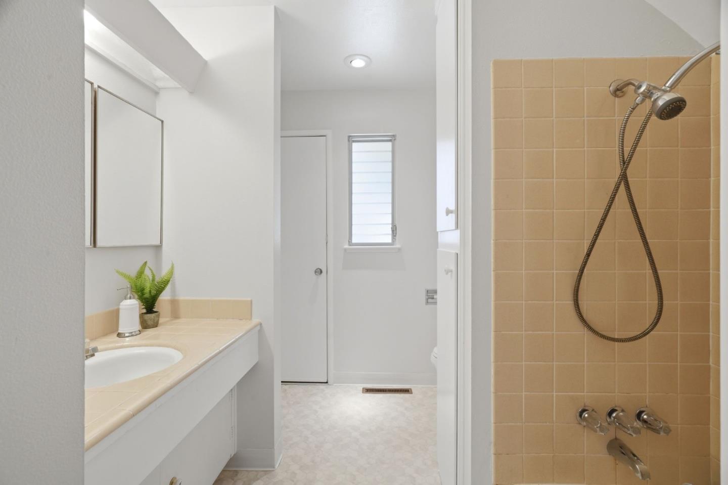 Detail Gallery Image 17 of 34 For 6128 Rainbow Dr, San Jose,  CA 95129 - 8 Beds | 3 Baths