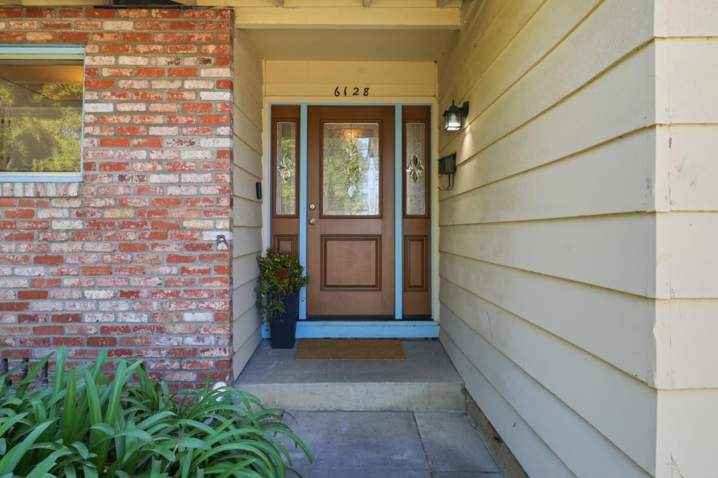 Detail Gallery Image 3 of 34 For 6128 Rainbow Dr, San Jose,  CA 95129 - 8 Beds | 3 Baths