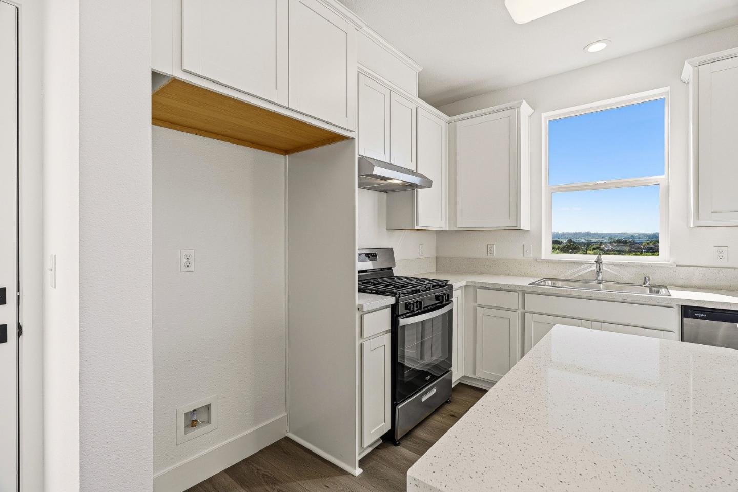 Detail Gallery Image 10 of 28 For 102 Skyline Vista Way, Watsonville,  CA 95076 - 3 Beds | 3/1 Baths