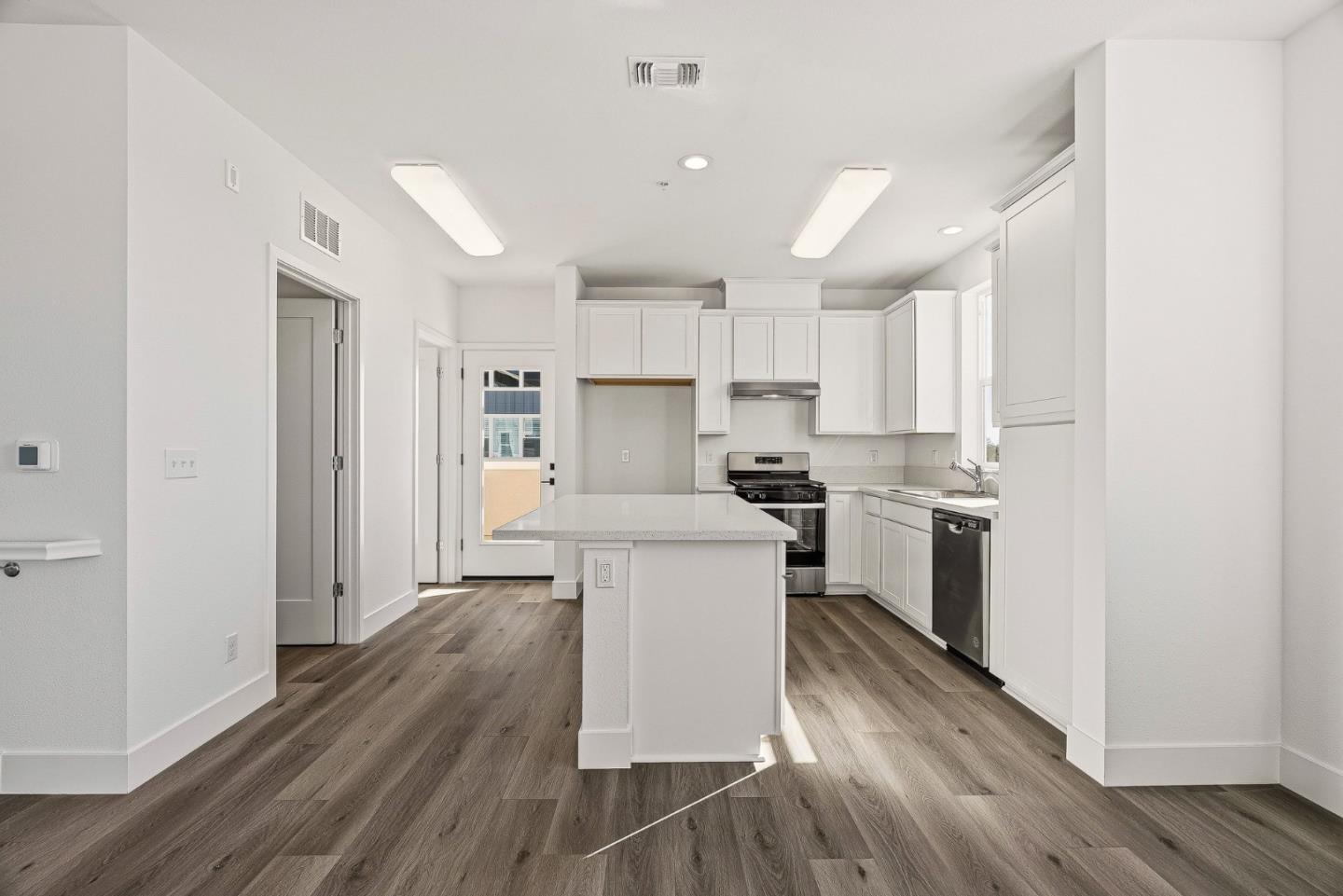 Detail Gallery Image 11 of 28 For 102 Skyline Vista Way, Watsonville,  CA 95076 - 3 Beds | 3/1 Baths