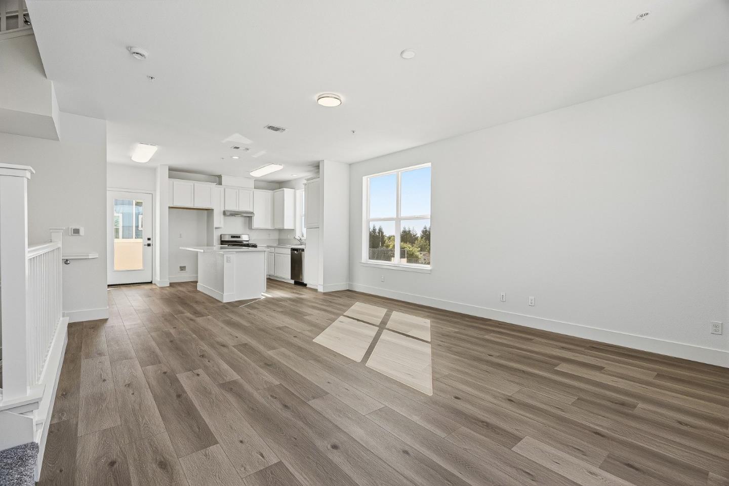 Detail Gallery Image 13 of 28 For 102 Skyline Vista Way, Watsonville,  CA 95076 - 3 Beds | 3/1 Baths