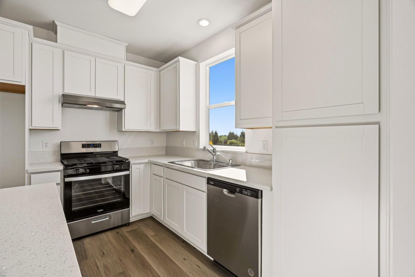 Detail Gallery Image 9 of 28 For 102 Skyline Vista Way, Watsonville,  CA 95076 - 3 Beds | 3/1 Baths