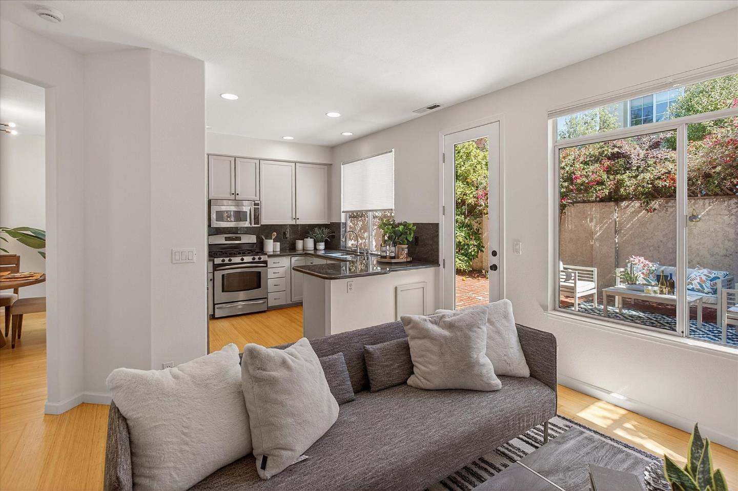 Detail Gallery Image 11 of 22 For 205 Houghton St, Mountain View,  CA 94041 - 3 Beds | 2/1 Baths