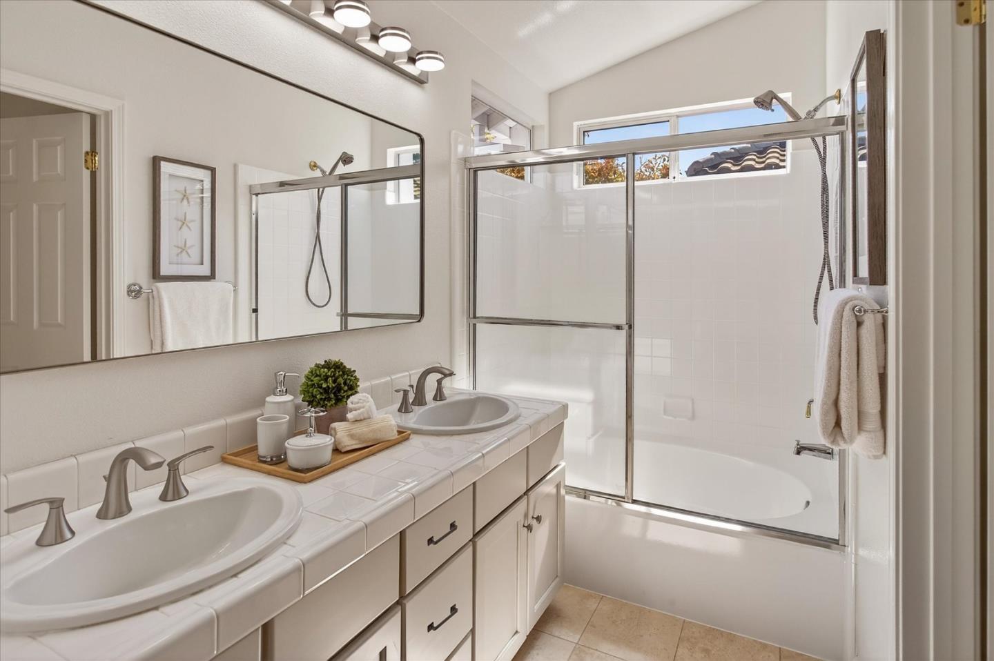 Detail Gallery Image 15 of 22 For 205 Houghton St, Mountain View,  CA 94041 - 3 Beds | 2/1 Baths