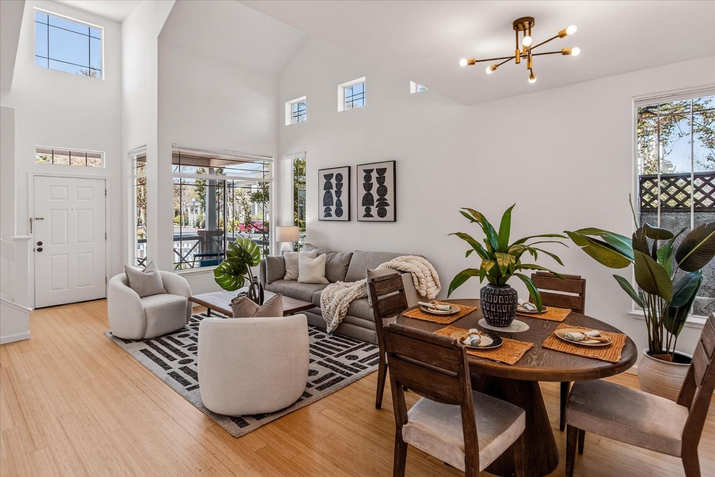 Detail Gallery Image 4 of 22 For 205 Houghton St, Mountain View,  CA 94041 - 3 Beds | 2/1 Baths