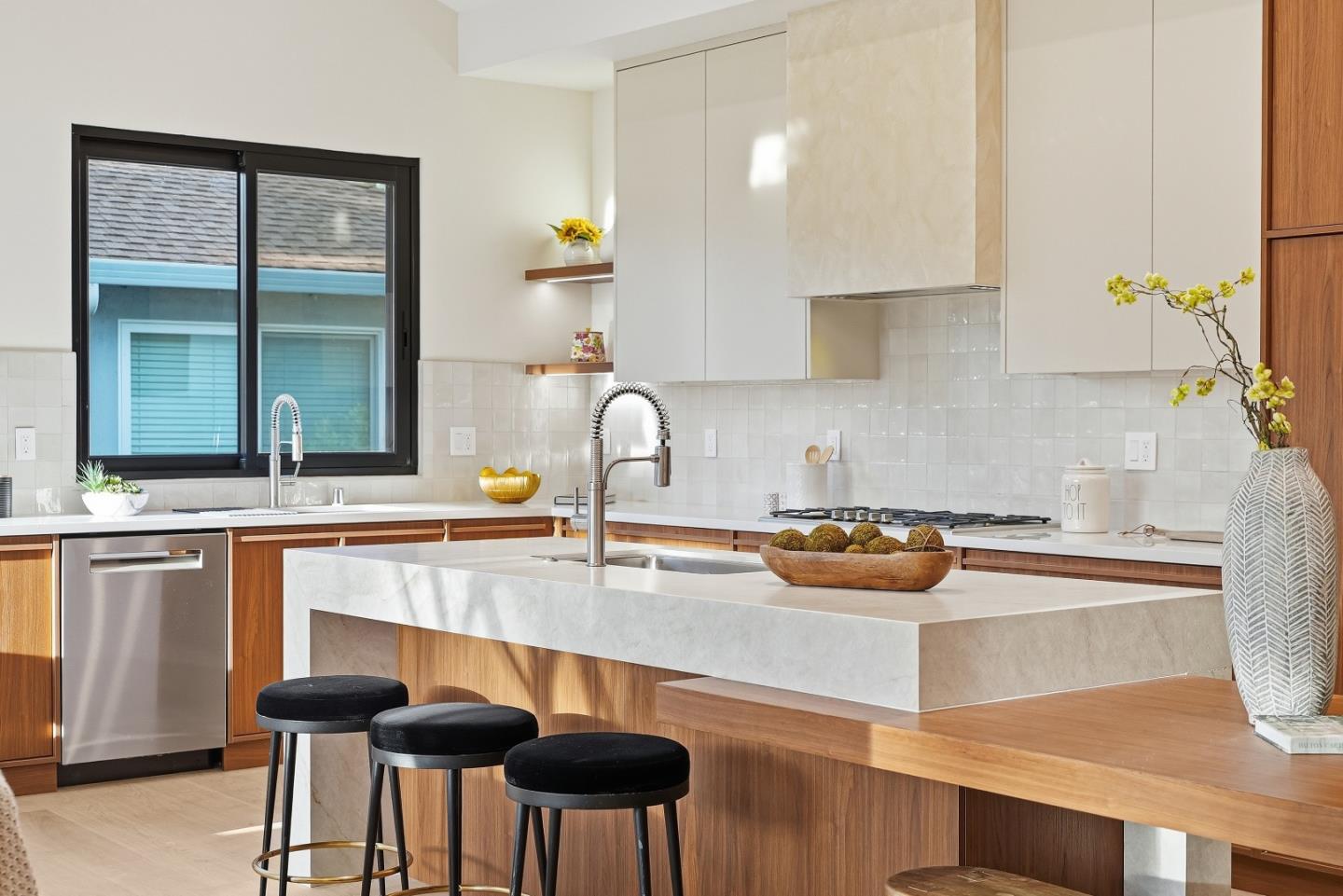 Detail Gallery Image 16 of 79 For 3295 Kathleen St, San Jose,  CA 95124 - 4 Beds | 4 Baths