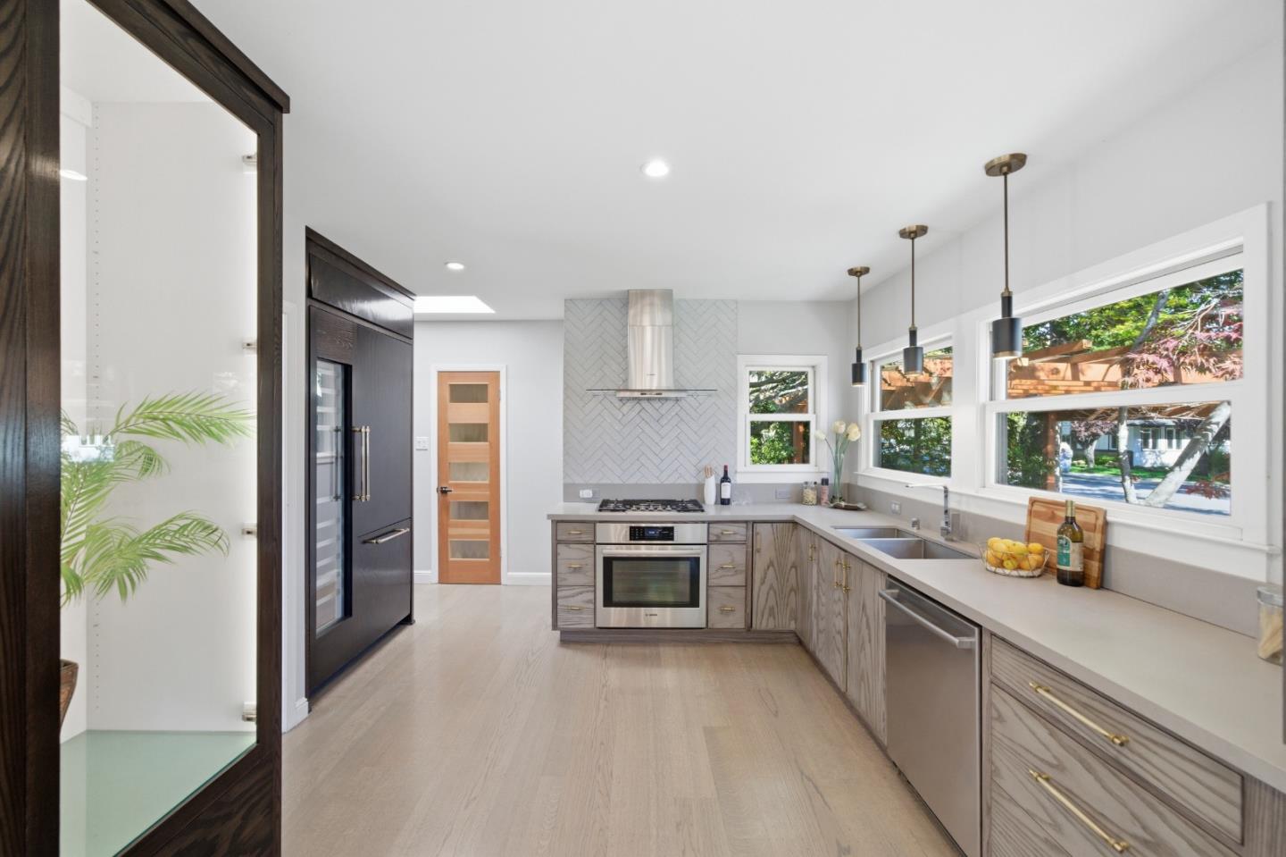 Detail Gallery Image 14 of 50 For 30 Mission Dr, San Mateo,  CA 94402 - 2 Beds | 1/1 Baths