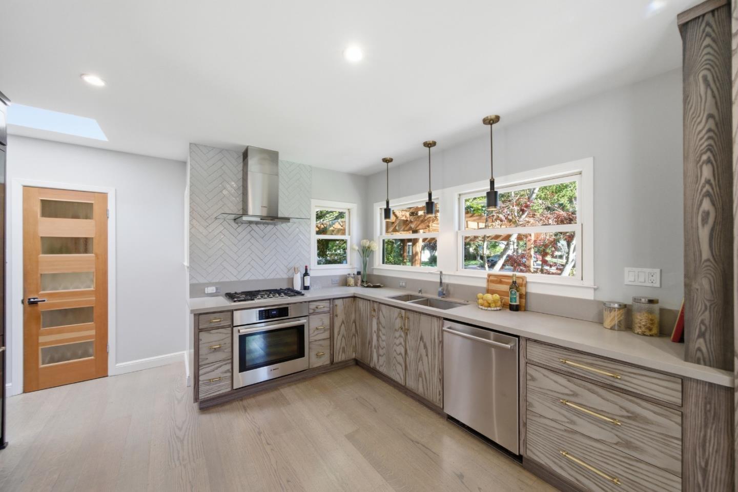 Detail Gallery Image 15 of 50 For 30 Mission Dr, San Mateo,  CA 94402 - 2 Beds | 1/1 Baths