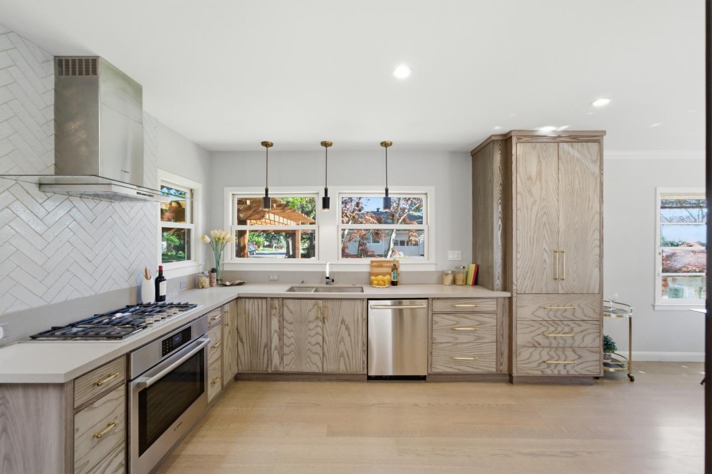 Detail Gallery Image 17 of 50 For 30 Mission Dr, San Mateo,  CA 94402 - 2 Beds | 1/1 Baths