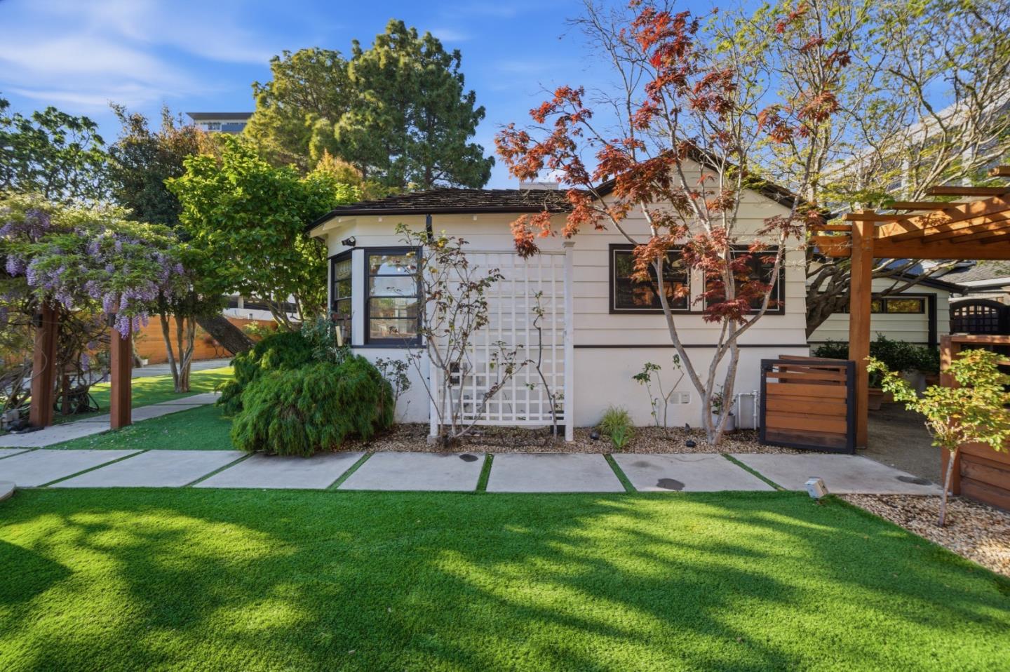 Detail Gallery Image 4 of 50 For 30 Mission Dr, San Mateo,  CA 94402 - 2 Beds | 1/1 Baths