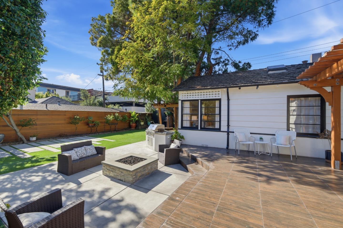 Detail Gallery Image 7 of 50 For 30 Mission Dr, San Mateo,  CA 94402 - 2 Beds | 1/1 Baths