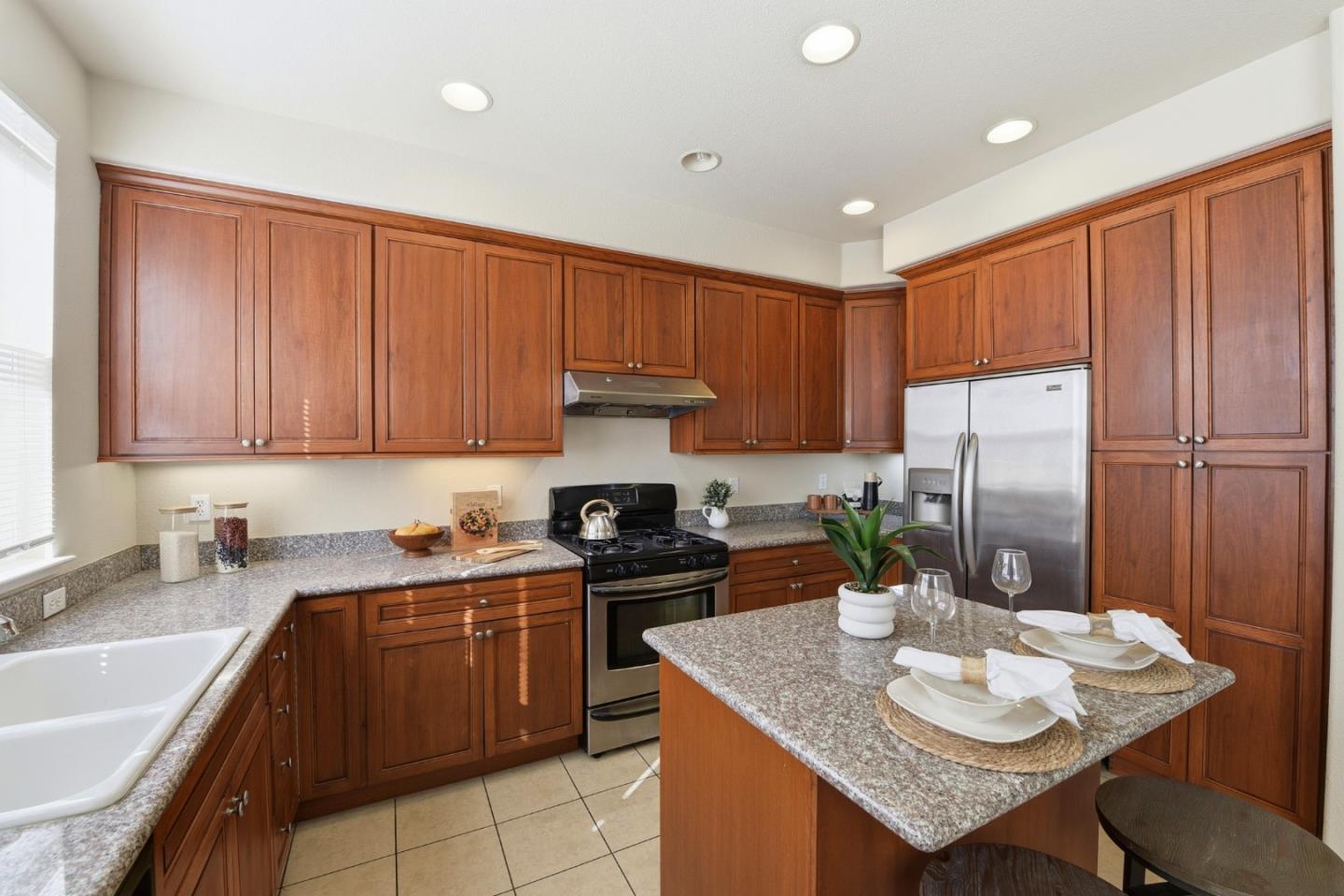 Detail Gallery Image 10 of 32 For 19 N Willard, San Jose,  CA 95126 - 3 Beds | 2/1 Baths