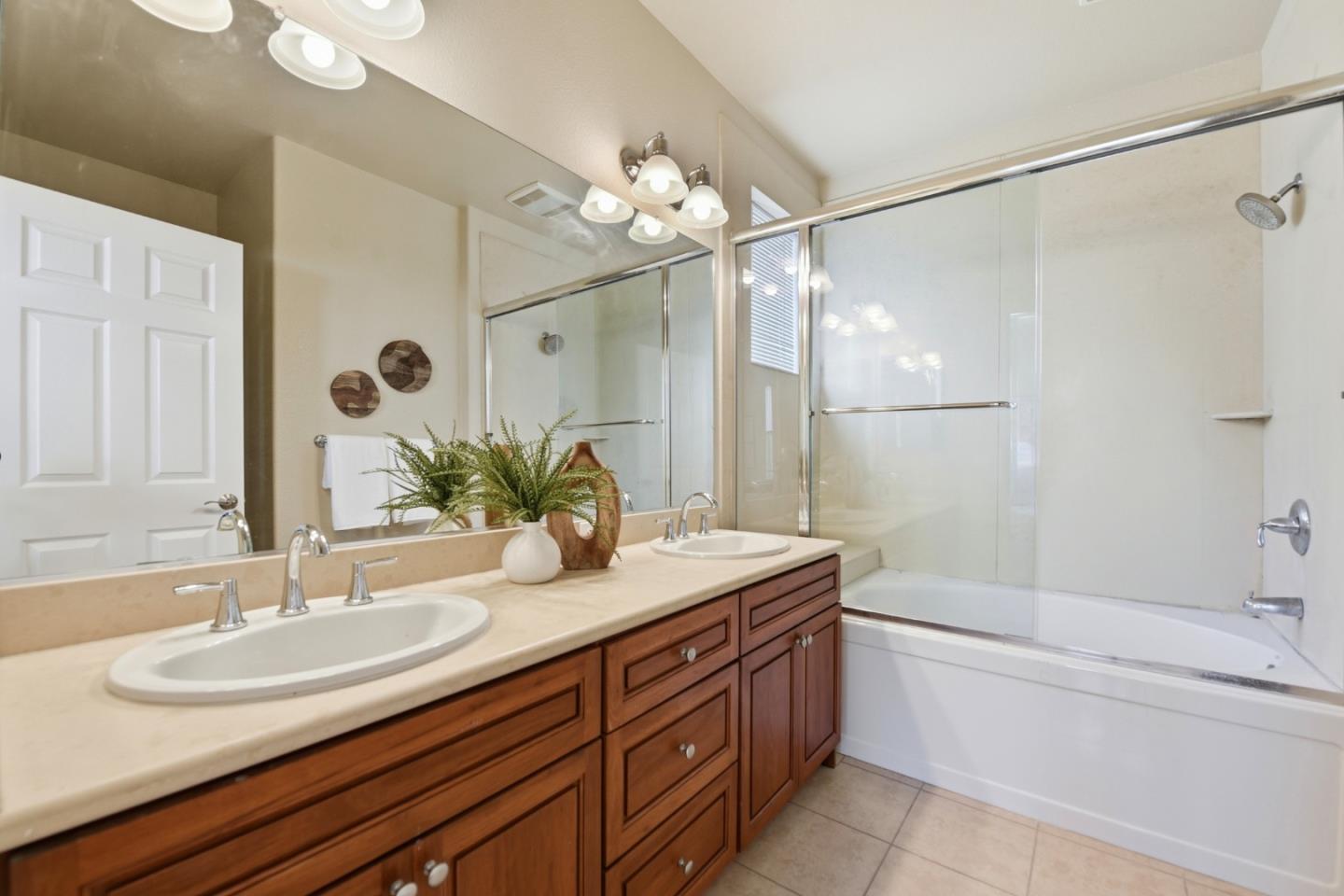 Detail Gallery Image 23 of 32 For 19 N Willard, San Jose,  CA 95126 - 3 Beds | 2/1 Baths