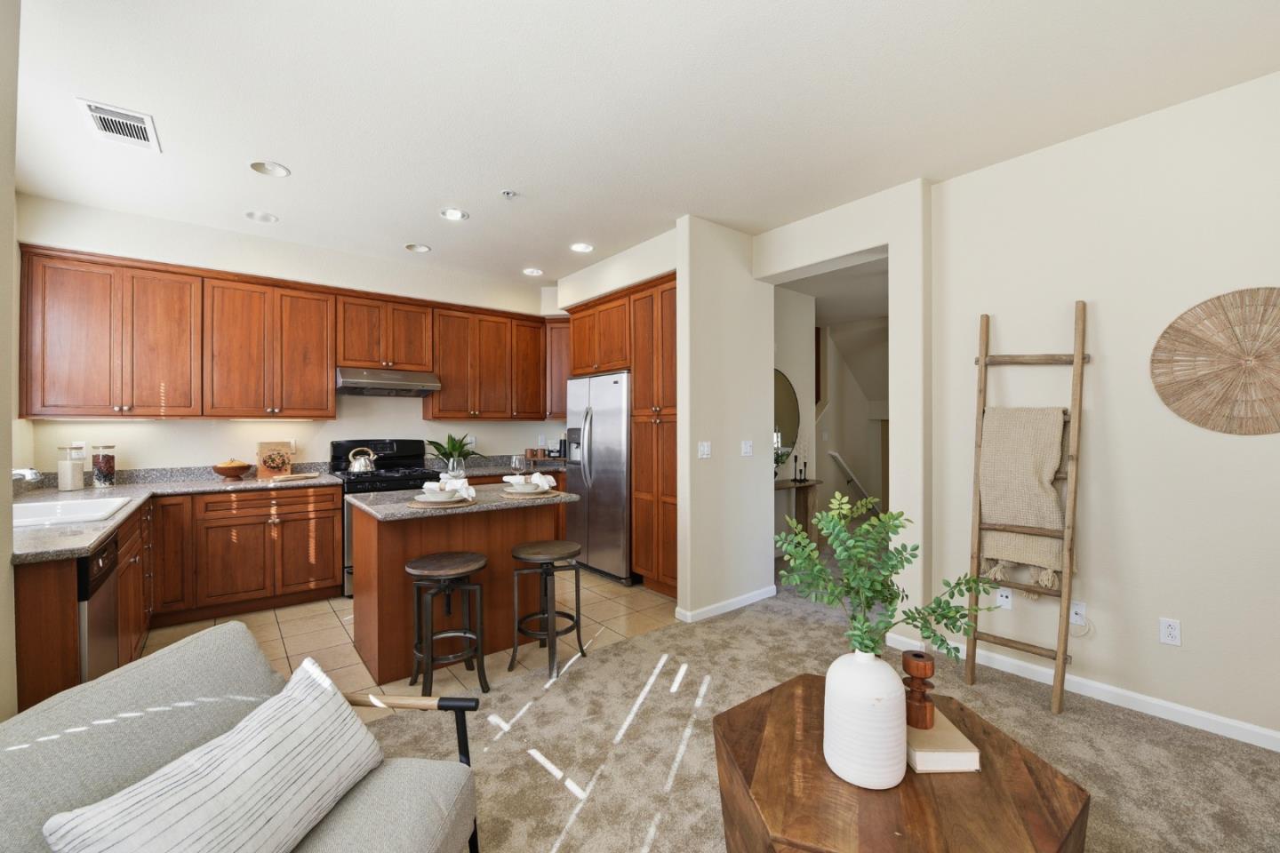 Detail Gallery Image 8 of 32 For 19 N Willard, San Jose,  CA 95126 - 3 Beds | 2/1 Baths