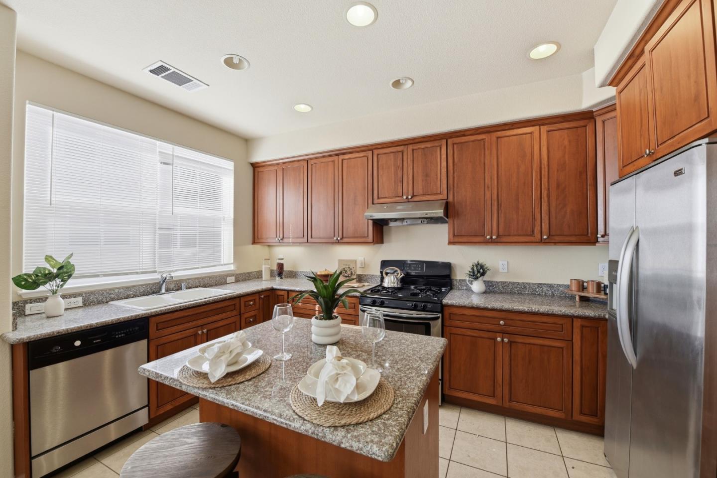 Detail Gallery Image 9 of 32 For 19 N Willard, San Jose,  CA 95126 - 3 Beds | 2/1 Baths