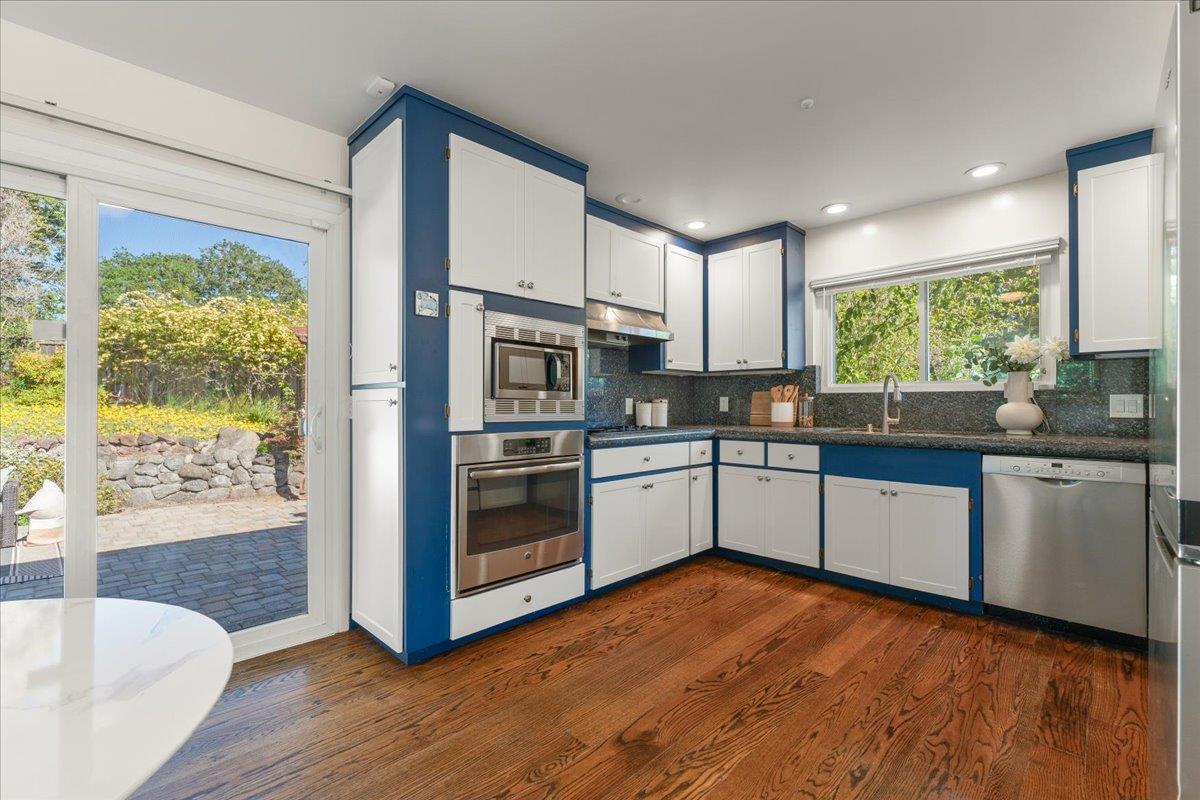 Detail Gallery Image 11 of 49 For 1207 Woodview Ter, Los Altos,  CA 94024 - 5 Beds | 3 Baths