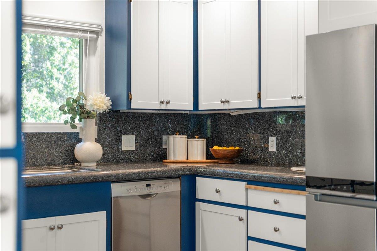 Detail Gallery Image 13 of 49 For 1207 Woodview Ter, Los Altos,  CA 94024 - 5 Beds | 3 Baths