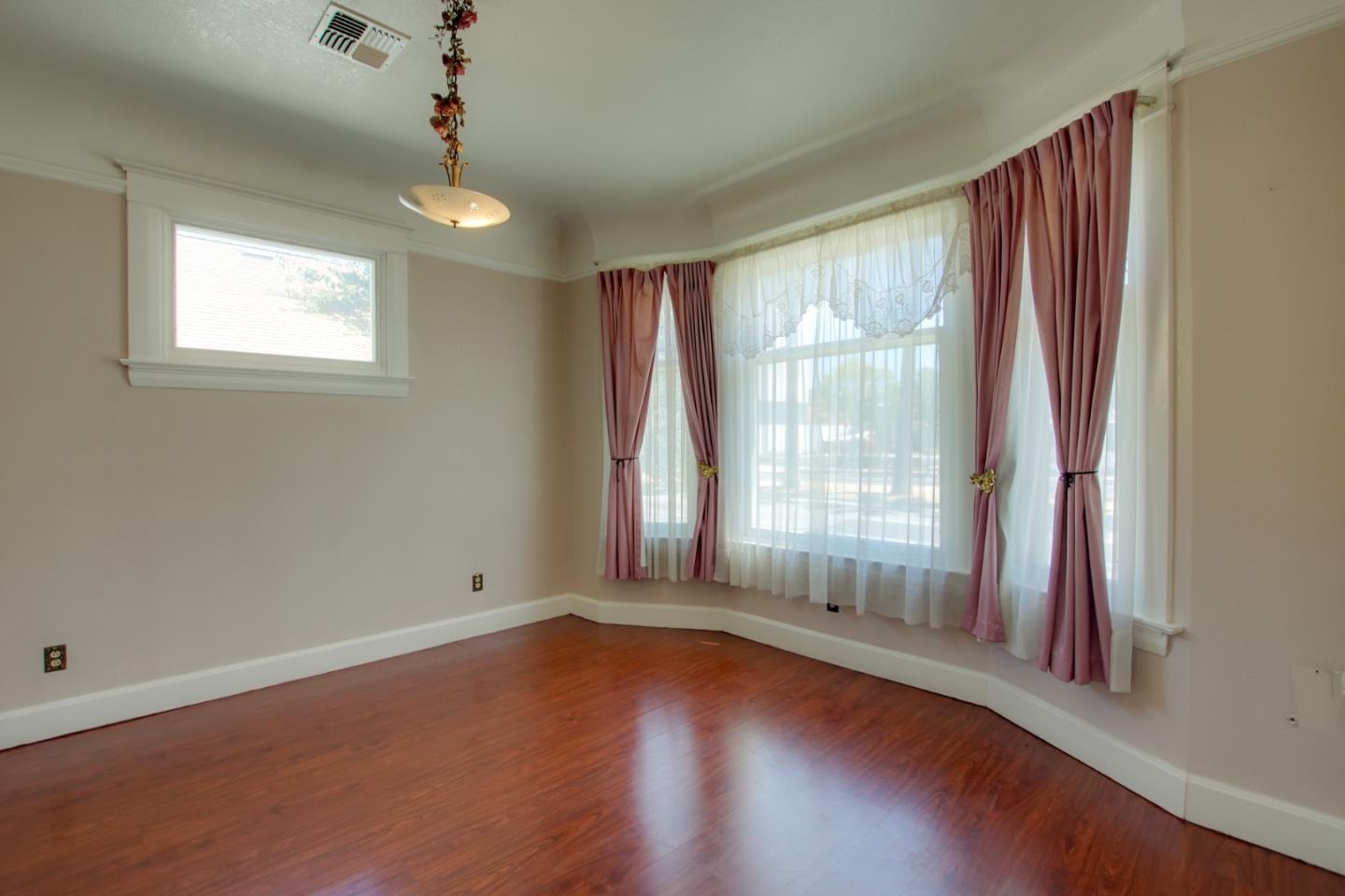 Detail Gallery Image 9 of 49 For 541 Vine St, San Jose,  CA 95110 - 2 Beds | 1 Baths