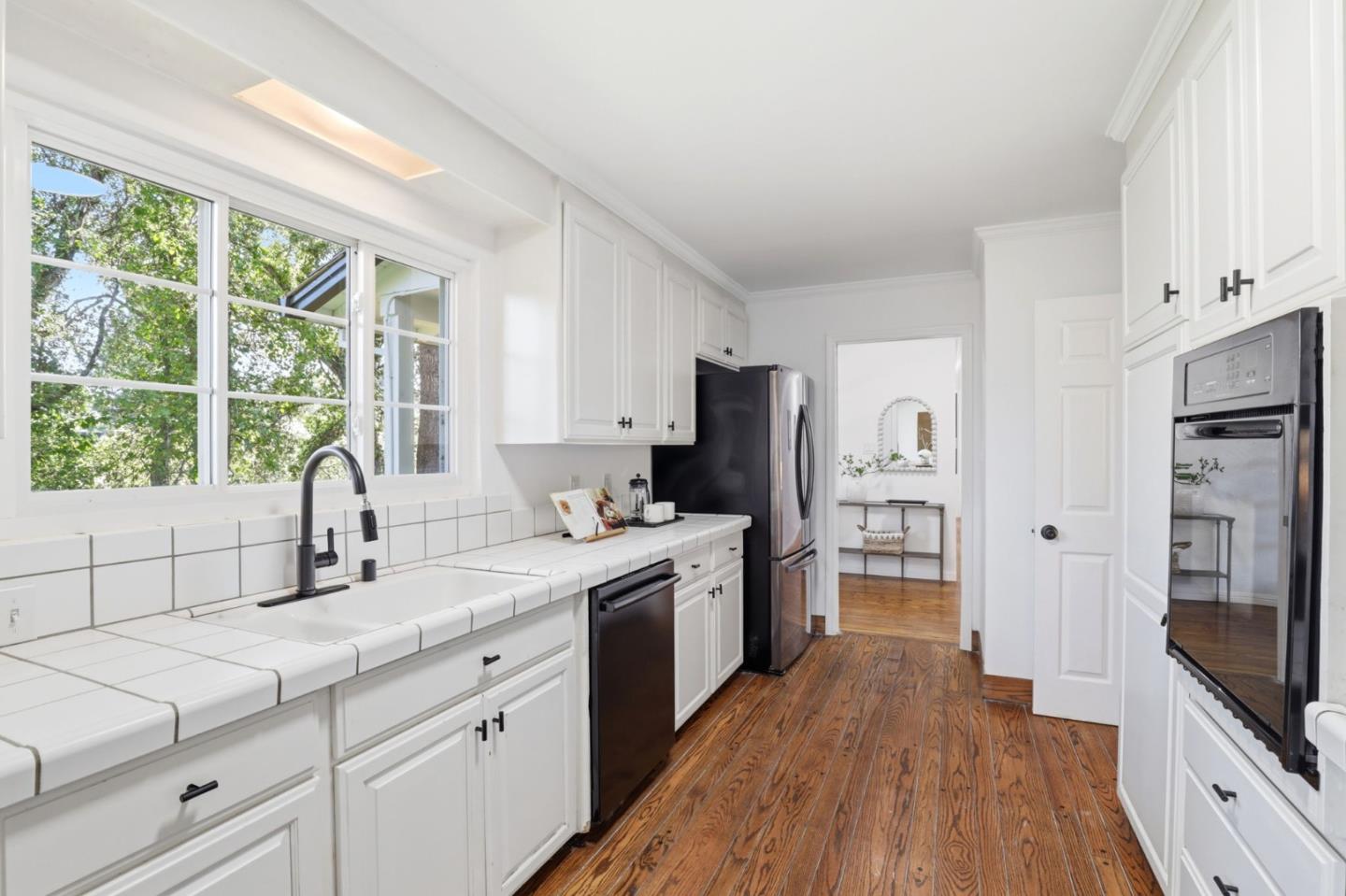 Detail Gallery Image 13 of 44 For 425 Summit Springs Rd, Woodside,  CA 94062 - 4 Beds | 2/1 Baths