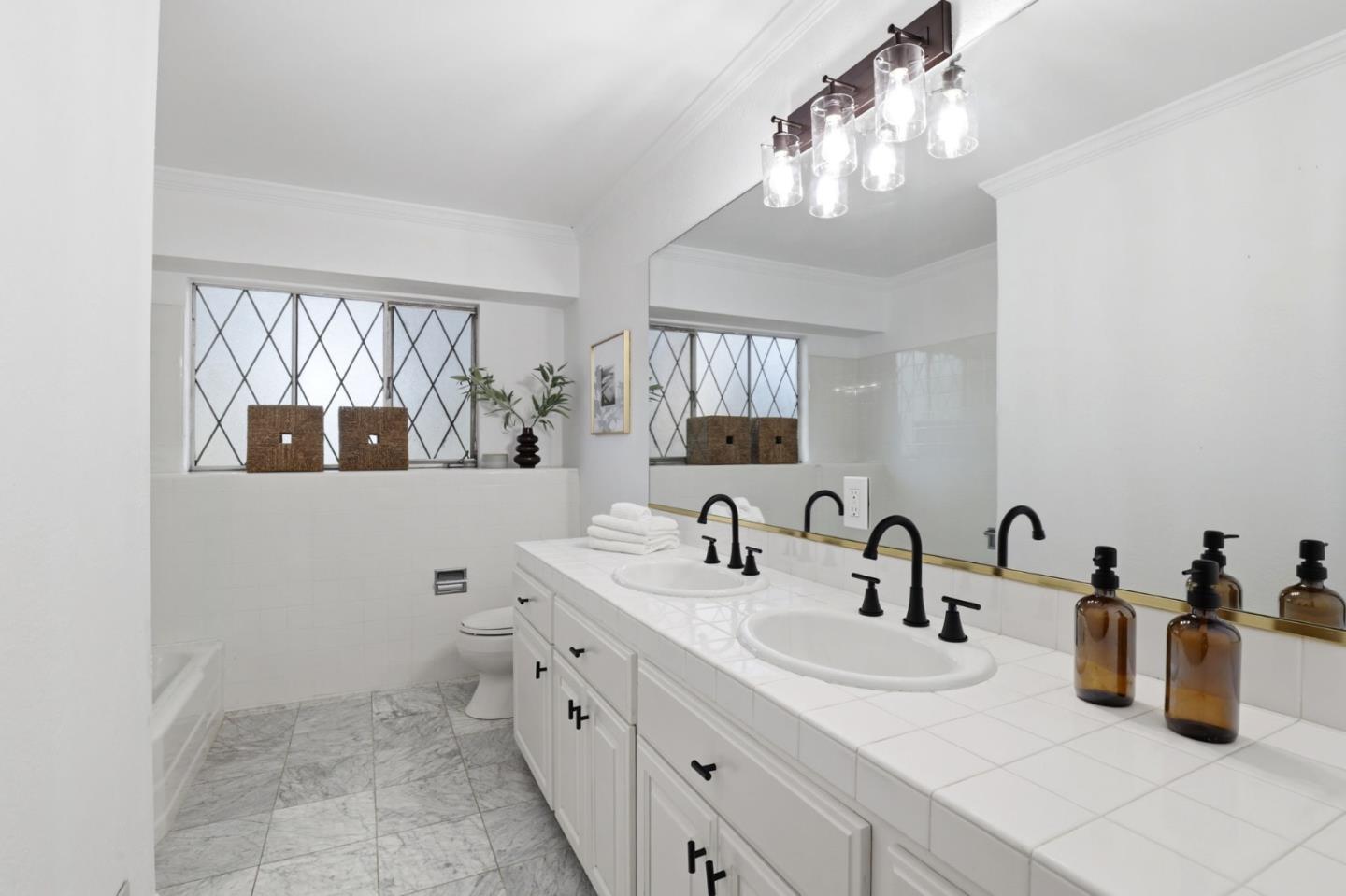 Detail Gallery Image 23 of 44 For 425 Summit Springs Rd, Woodside,  CA 94062 - 4 Beds | 2/1 Baths