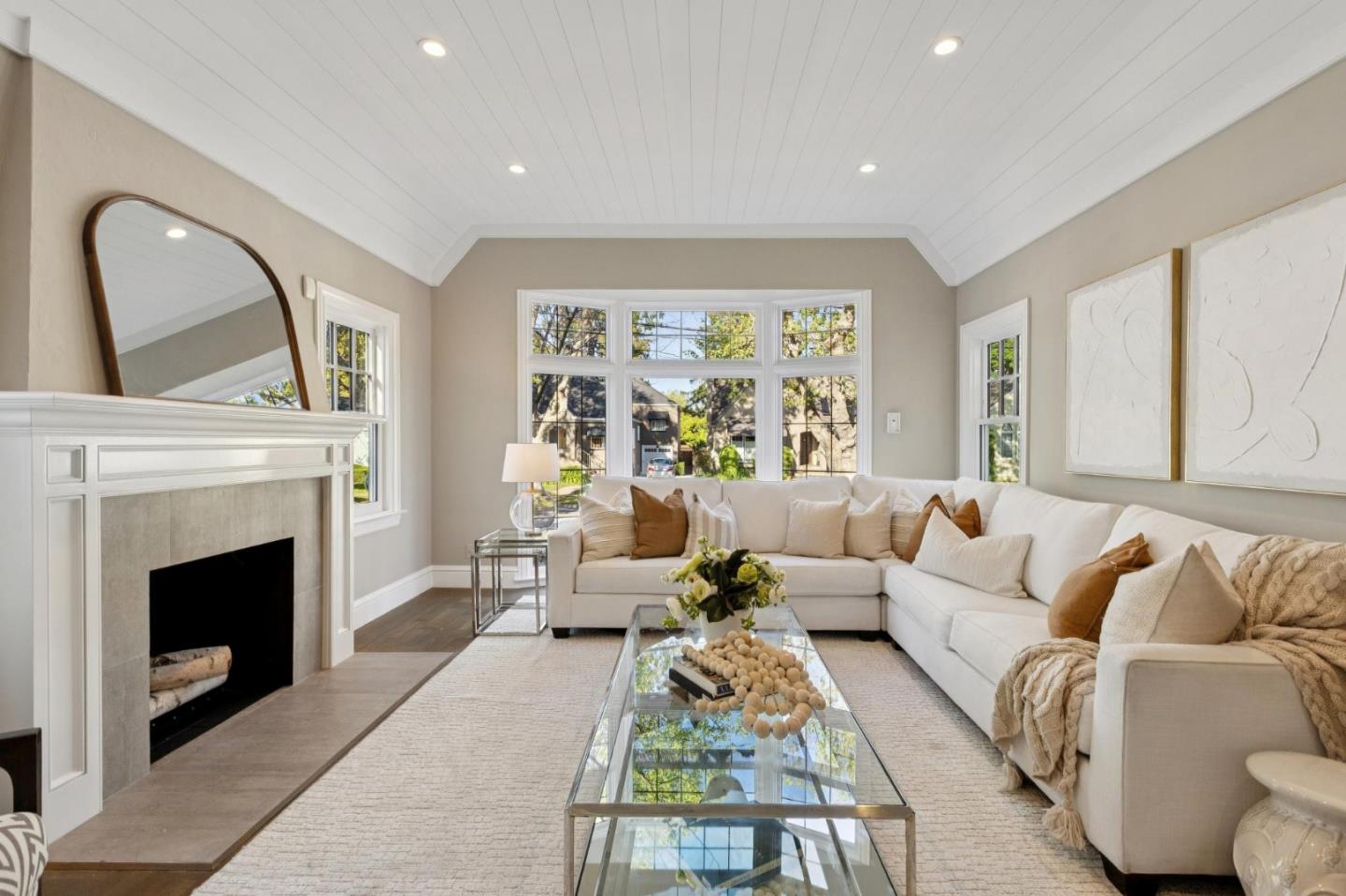 Detail Gallery Image 14 of 90 For 743 Winchester Dr, Burlingame,  CA 94010 - 3 Beds | 2 Baths