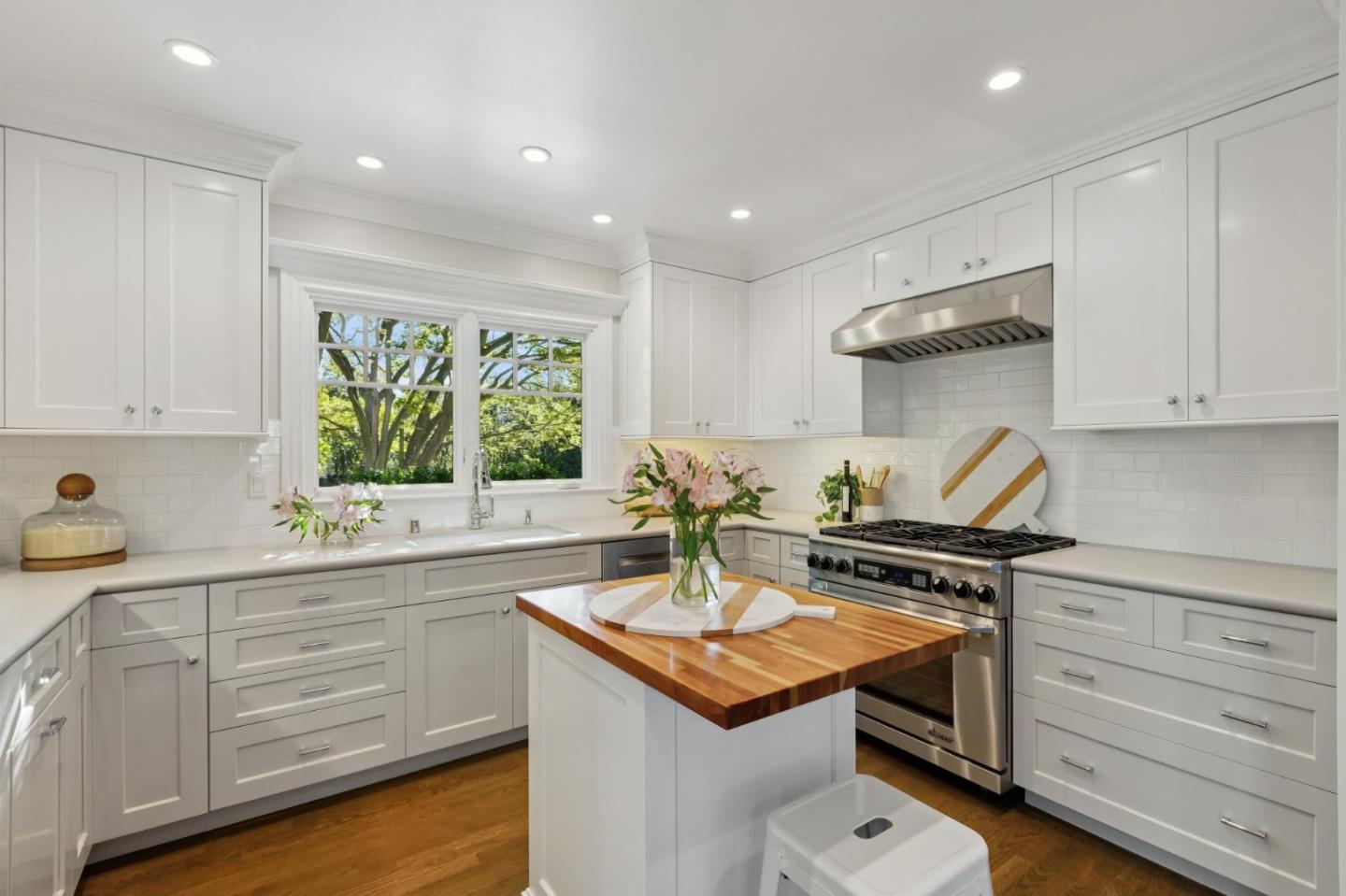 Detail Gallery Image 33 of 90 For 743 Winchester Dr, Burlingame,  CA 94010 - 3 Beds | 2 Baths