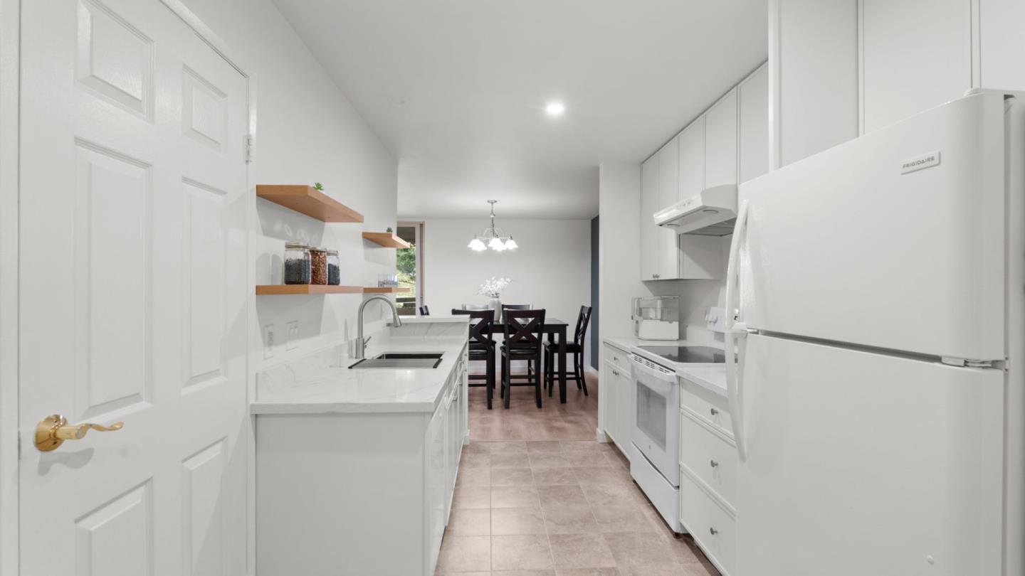 Detail Gallery Image 16 of 33 For 332 Philip Dr #110,  Daly City,  CA 94015 - 3 Beds | 2 Baths